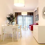 Luxury With Pool Apartment *