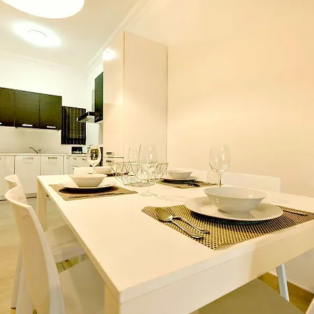 Luxury With Pool דירה