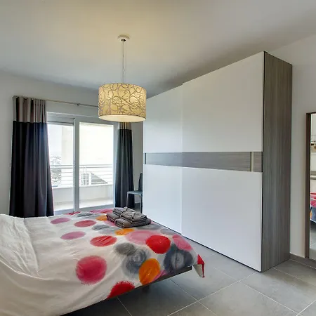 Luxury With Pool Apartment