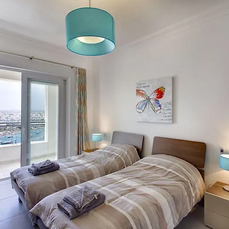 Luxury With Pool דירה *