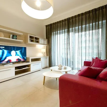 Luxury With Pool Apartment *