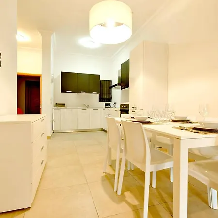 Luxury With Pool Apartment