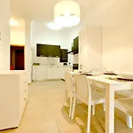Luxury With Pool Apartment